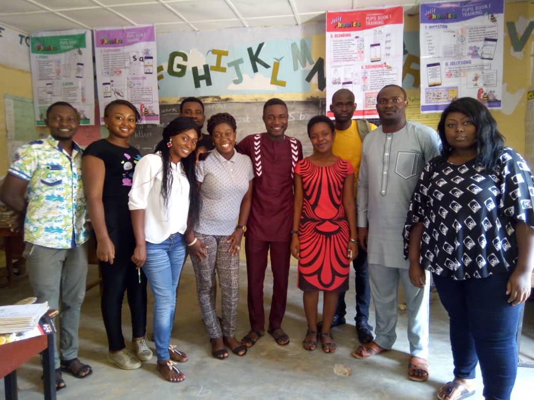 tfn fellows in a group picture after a jollyphonics training